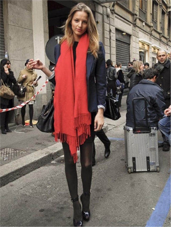 羊絨圍巾 紅色圍巾 羊絨圍巾的搭配 羊絨圍巾 紅色圍巾 羊絨圍巾的搭配