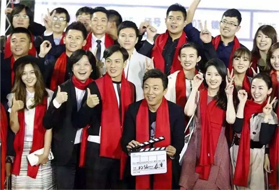 北影校慶紅色圍巾