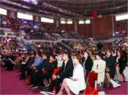 龍翔為董欣集團(tuán)定制年會(huì)羊毛圍巾禮品