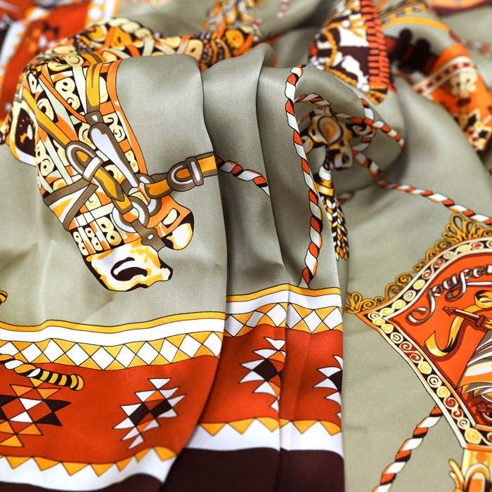 金裝車(chē)架絲巾細(xì)節(jié)圖 金裝車(chē)架絲巾細(xì)節(jié)圖