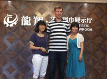 德國客戶到訪龍翔定制純棉圍巾 德國客戶到訪龍翔定制純棉圍巾